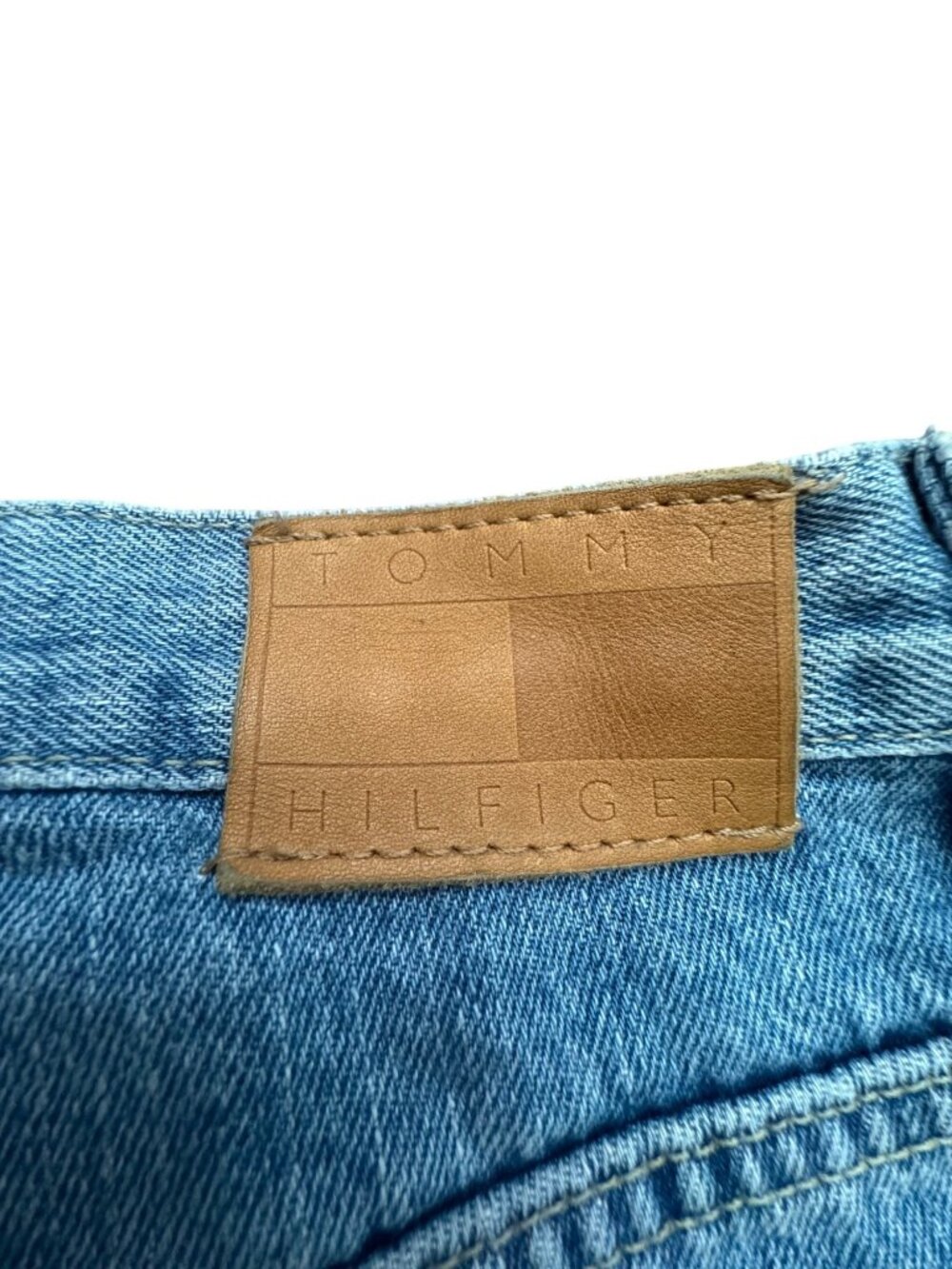 Vintage Tommy Hilfiger Womens High-Waisted Denim Shorts Size 14 Light Wash 100 C - Picture 3 of 5